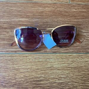 NWT kids rose gold Guess sunglasses